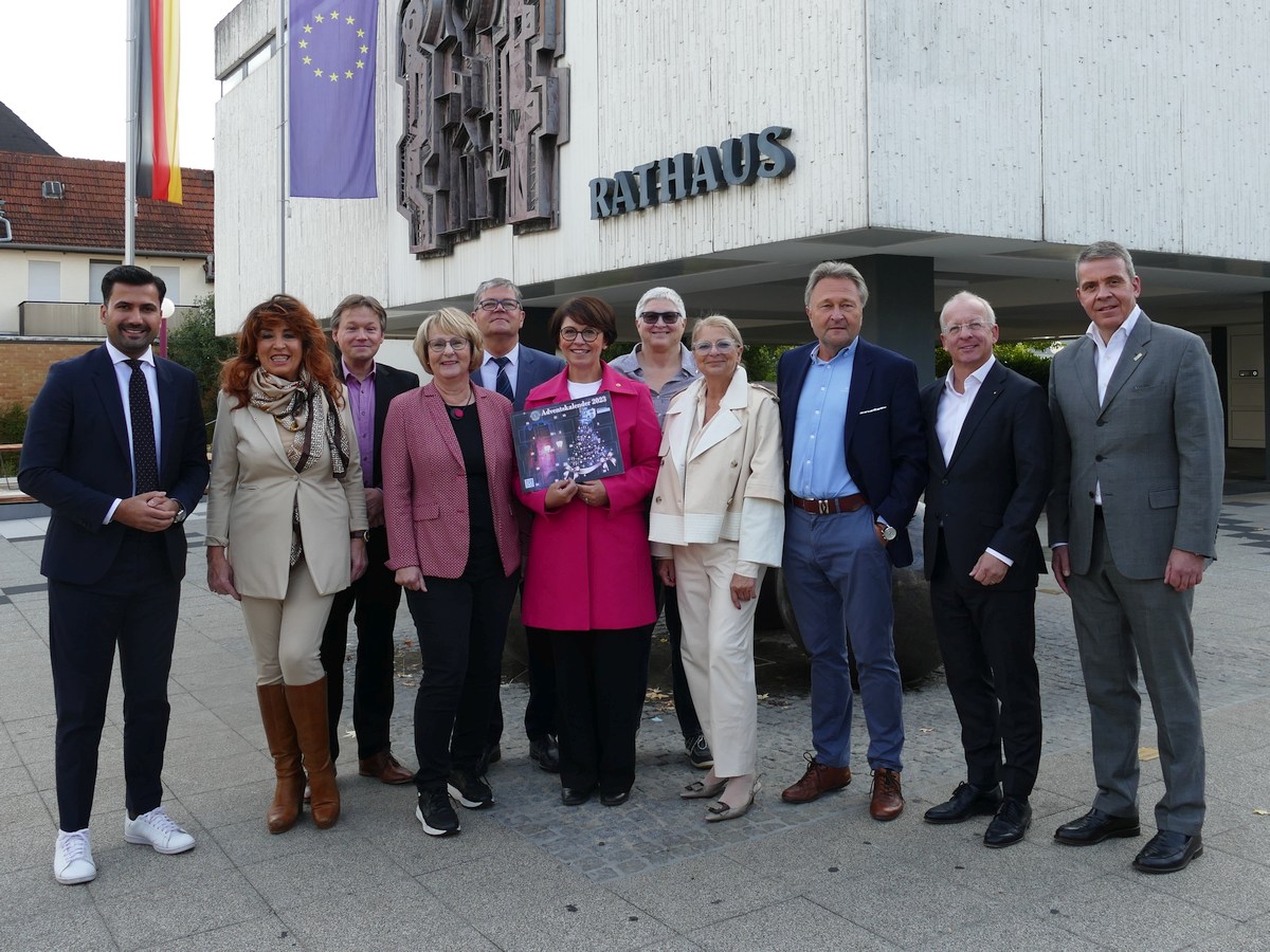 von links nach rechts: Bürgermeister Hakan Günes, Annett Schmaus, Jürgen Treubel, Karin Herzig, stellvertretender Bürgermeister Kay Kettemann, Nathalie Müller (Präsidentin Lions Club Leimen), Ingrid Hinz, Liane Lang, Hans-Peter Rink, Jörg Schumann, Oberbürgermeister Hans D. Reinwald