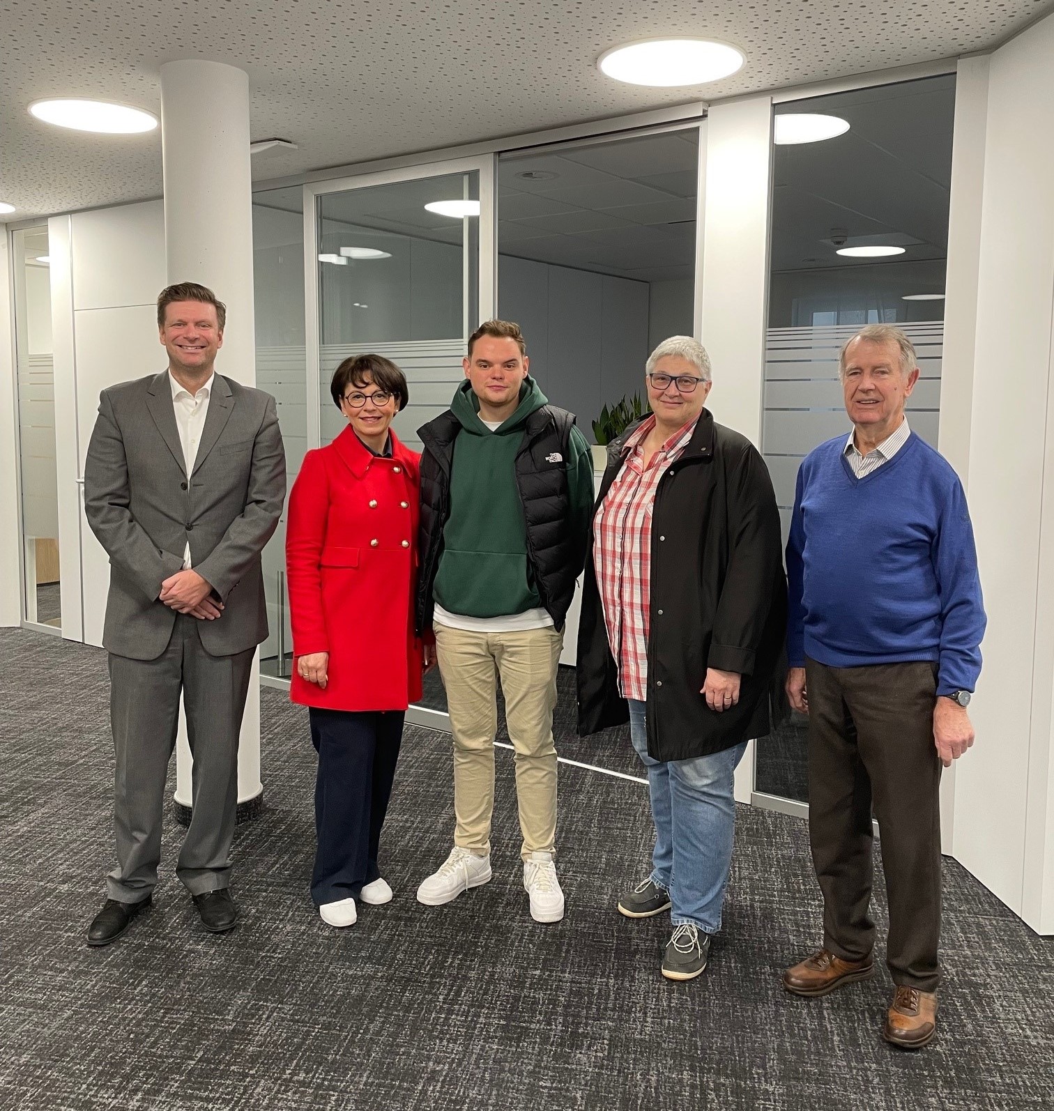 v. l. Andreas Prax (Volksbank Leimen), Nathalie Müller (Club Präsidentin Lions Club Leimen, Nico Hornig, Ingrid Hinz (Lions), Heinz Thomann (Schatzmeister Lions Club)