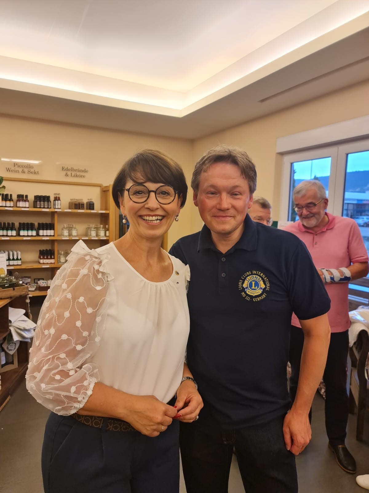 Nathalie Müller und Jürgen Treubel bei der Übergabe des Präsidentenamtes